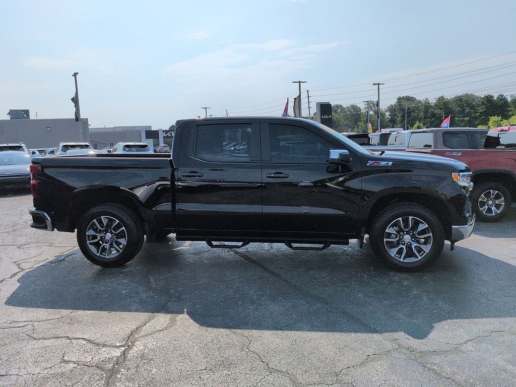 Used 2025 Black Chevrolet LT image 2