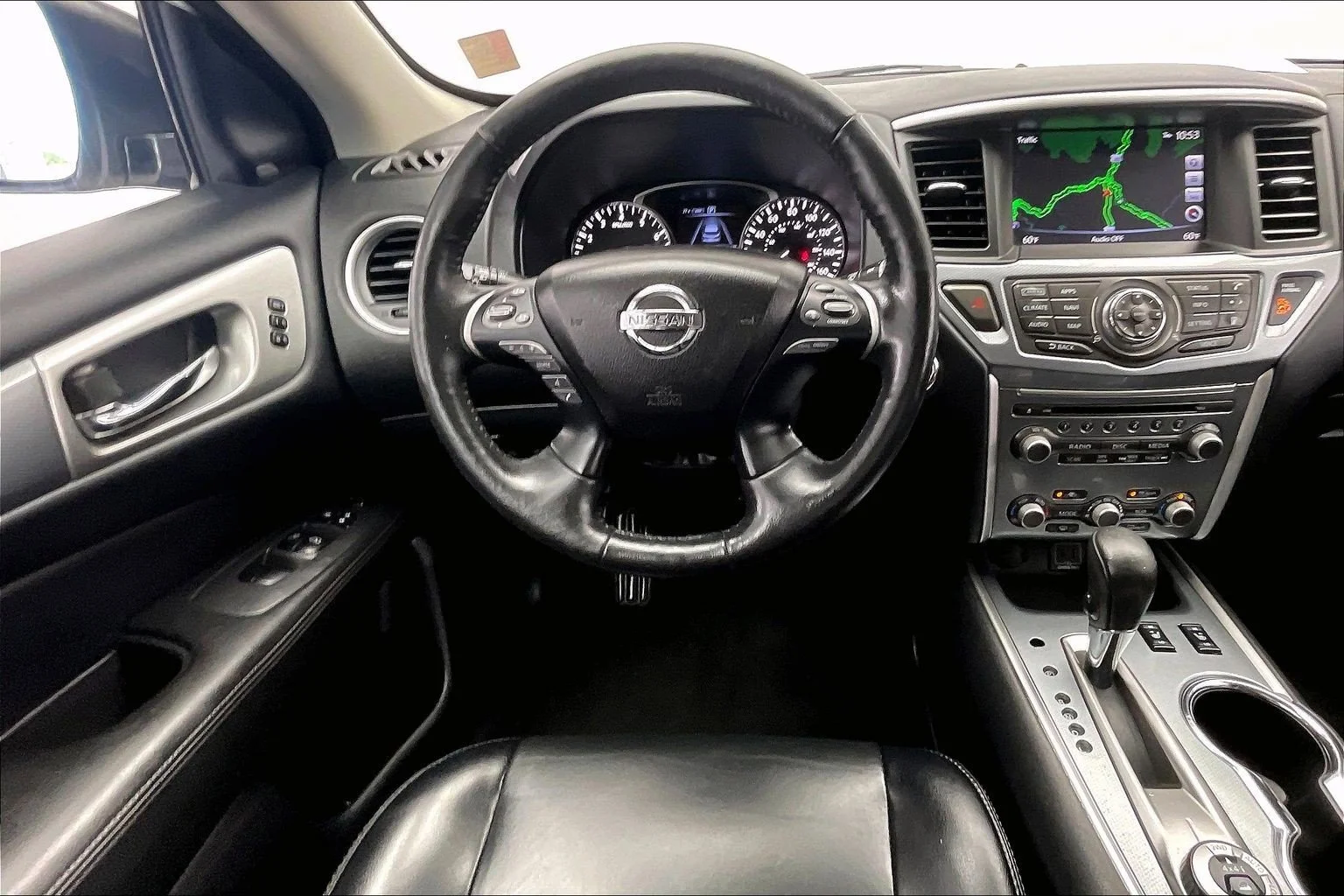 Used 2020 Glacier White Nissan SL image 4