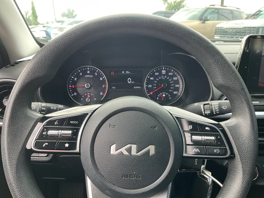 Used 2022 Currant Red Kia LXS image 17
