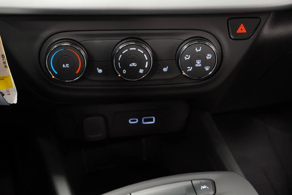 New 2026 Mosaic Black Metallic Chevrolet 1RS image 25