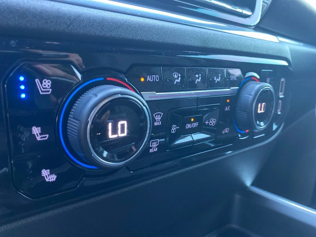 Used 2025 Summit White Chevrolet High Country image 23