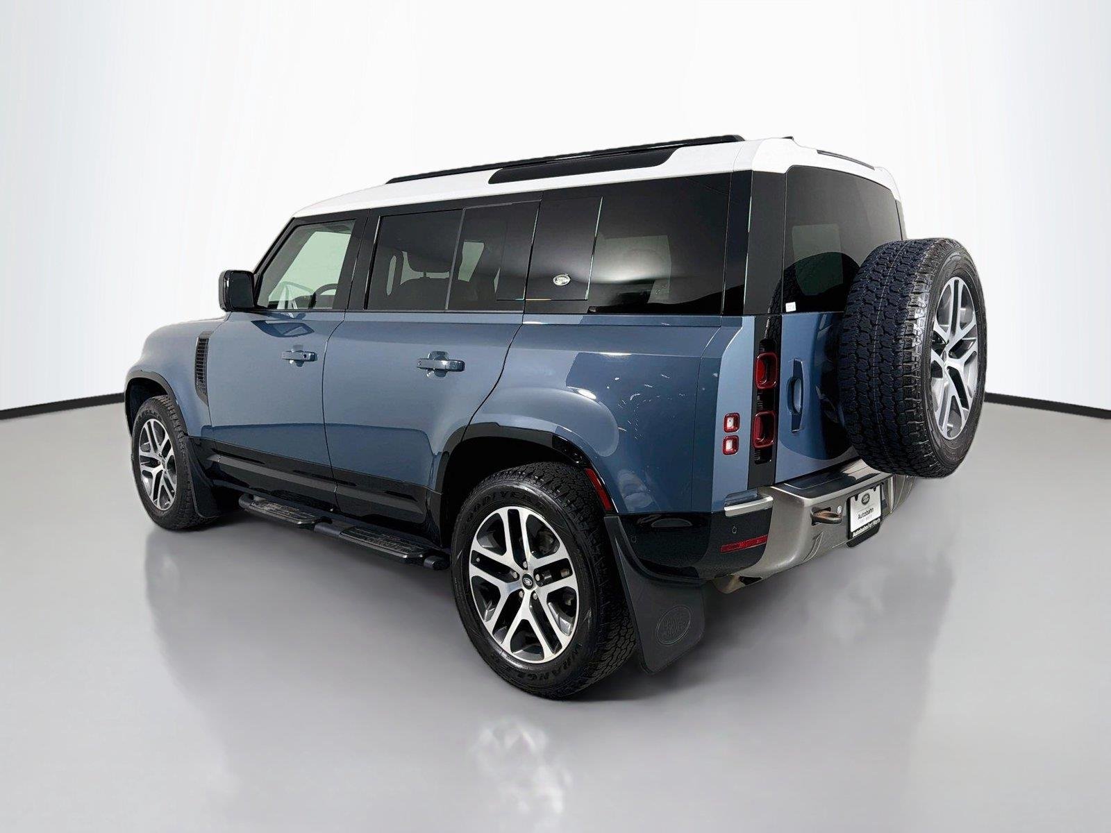 Certified Used 2023 Tasman Blue Land Rover S image 7
