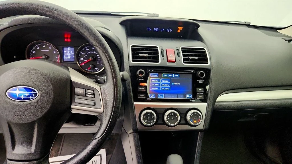 Used 2015 Ice Silver Metallic Subaru 5dr CVT 2.0i Premium image 17