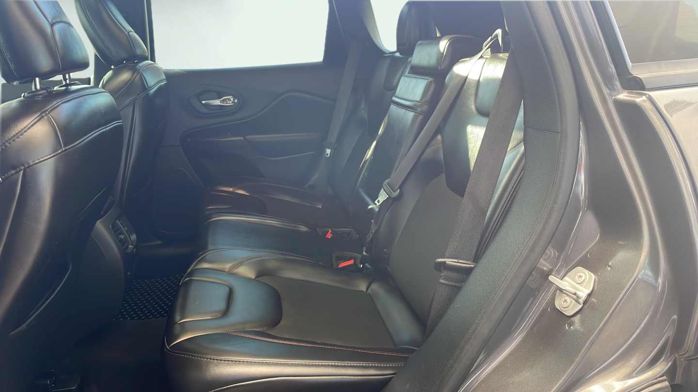 Used 2019 Gray Jeep Trailhawk image 11
