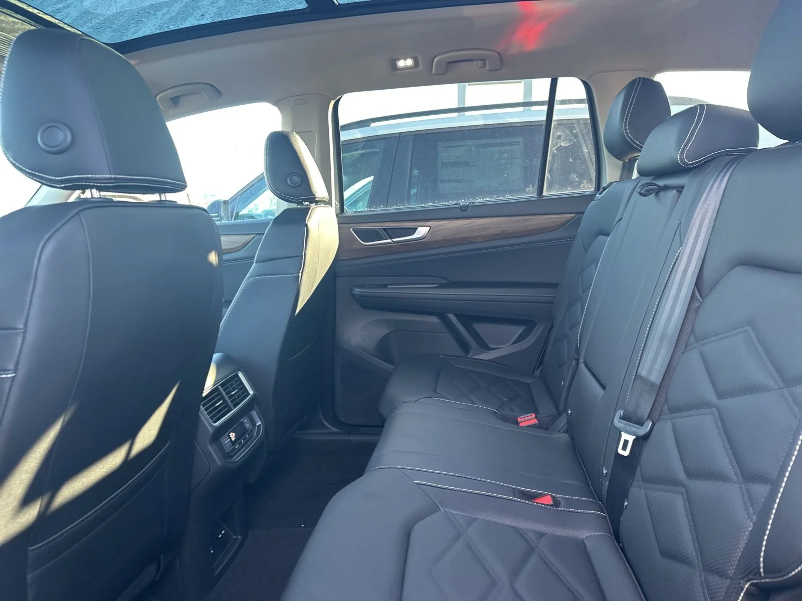 2026 Volkswagen Atlas SE w/Tech - Photo 32