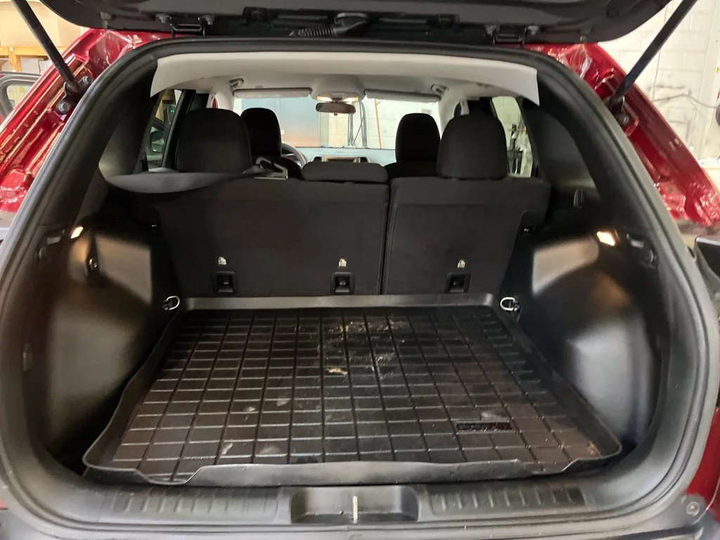 Used 2019 Red Jeep Latitude image 22