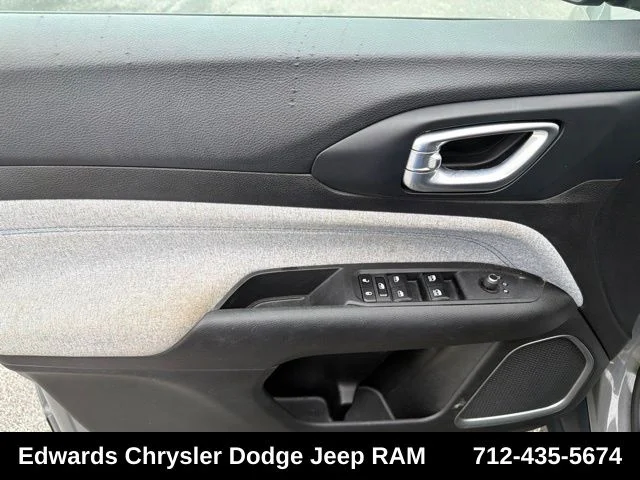 Used 2023 Gray Jeep Latitude image 17