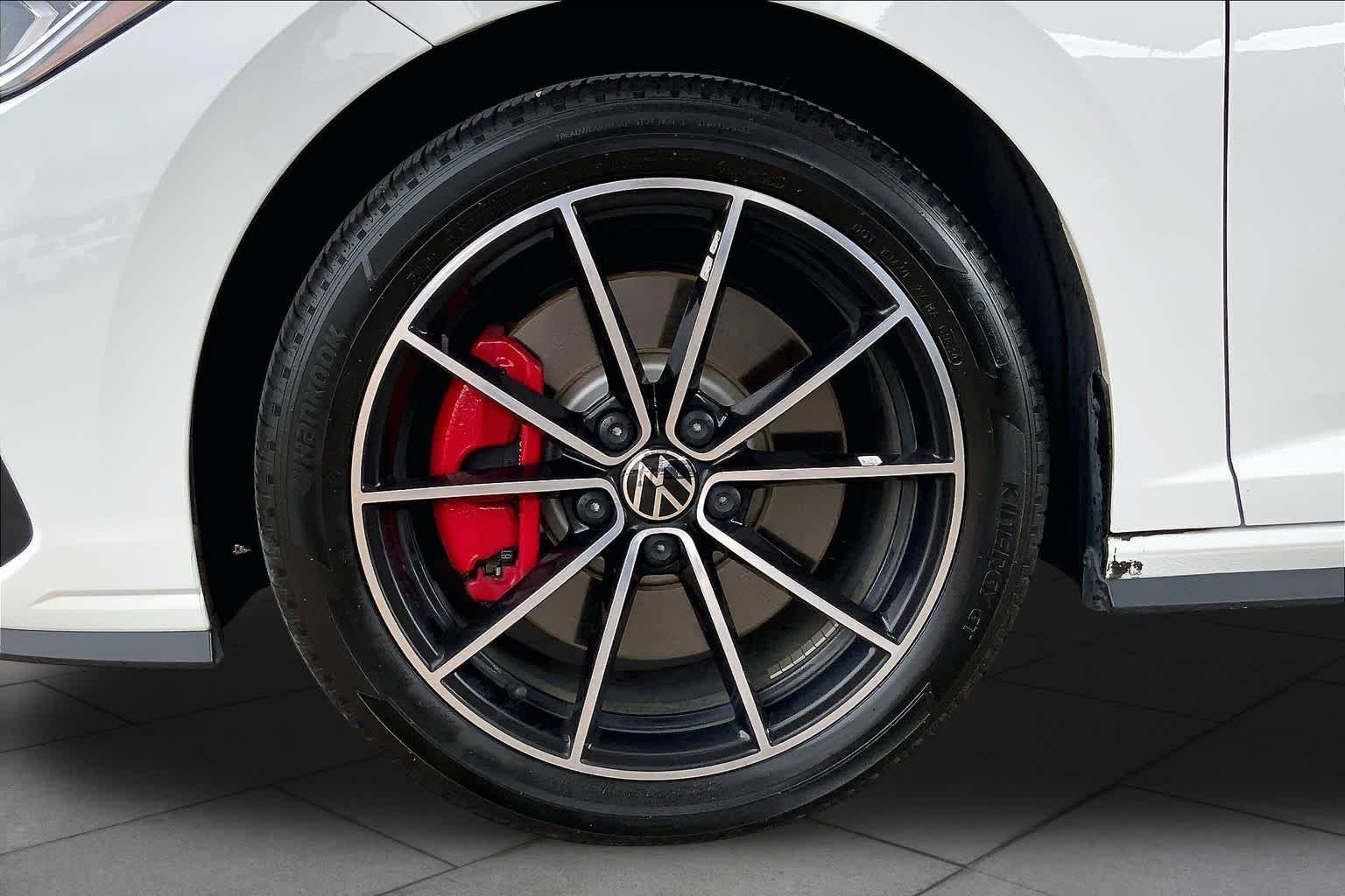 Used 2025 Pure White Volkswagen Autobahn image 10