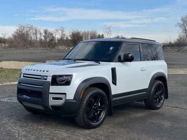 2023 Land Rover Defender SE's photo