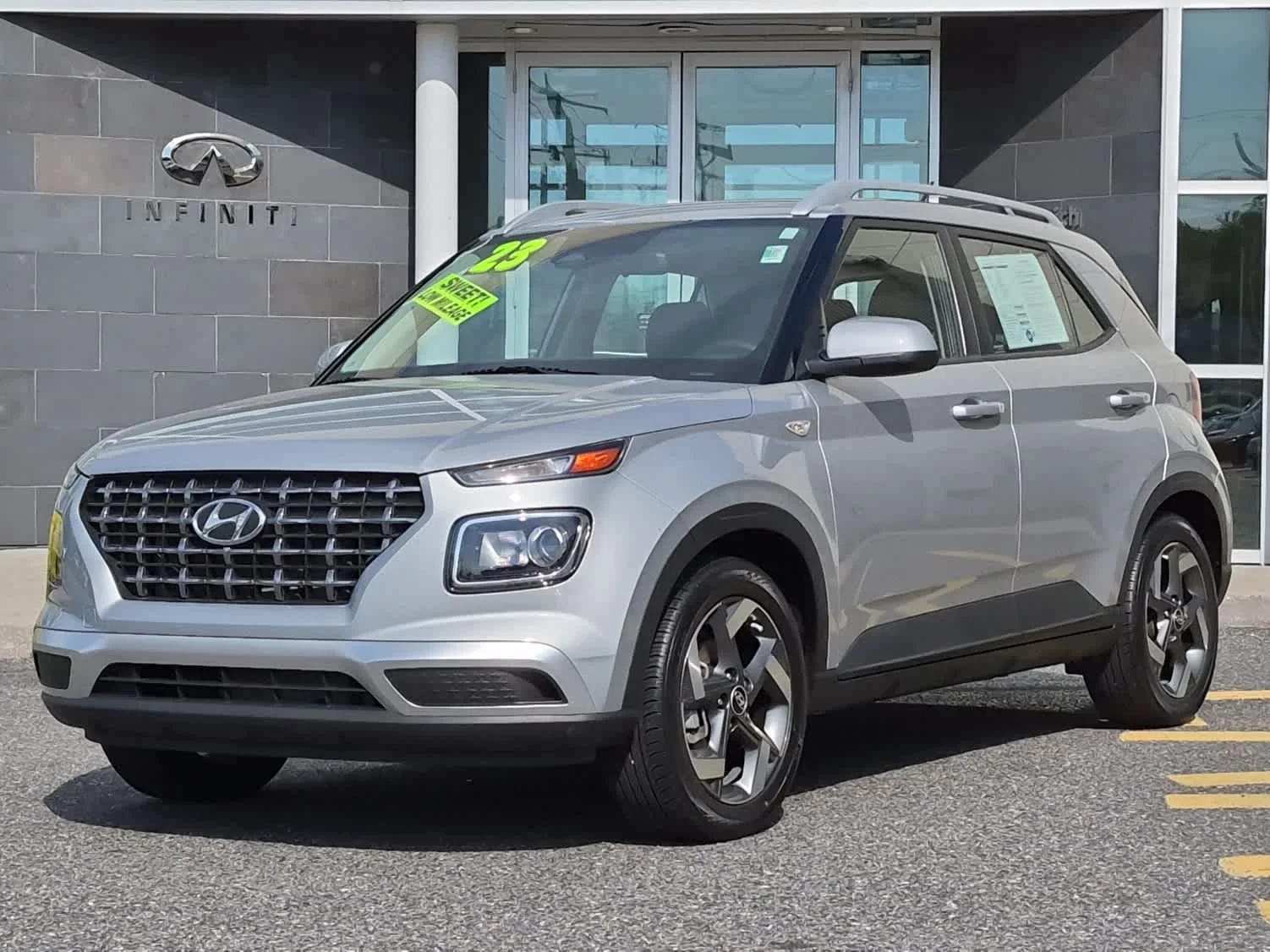 2023 Hyundai Venue SEL IVT's photo