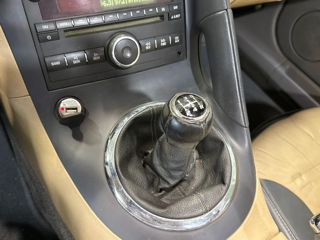Used 2006 Blue Pontiac Base image 11