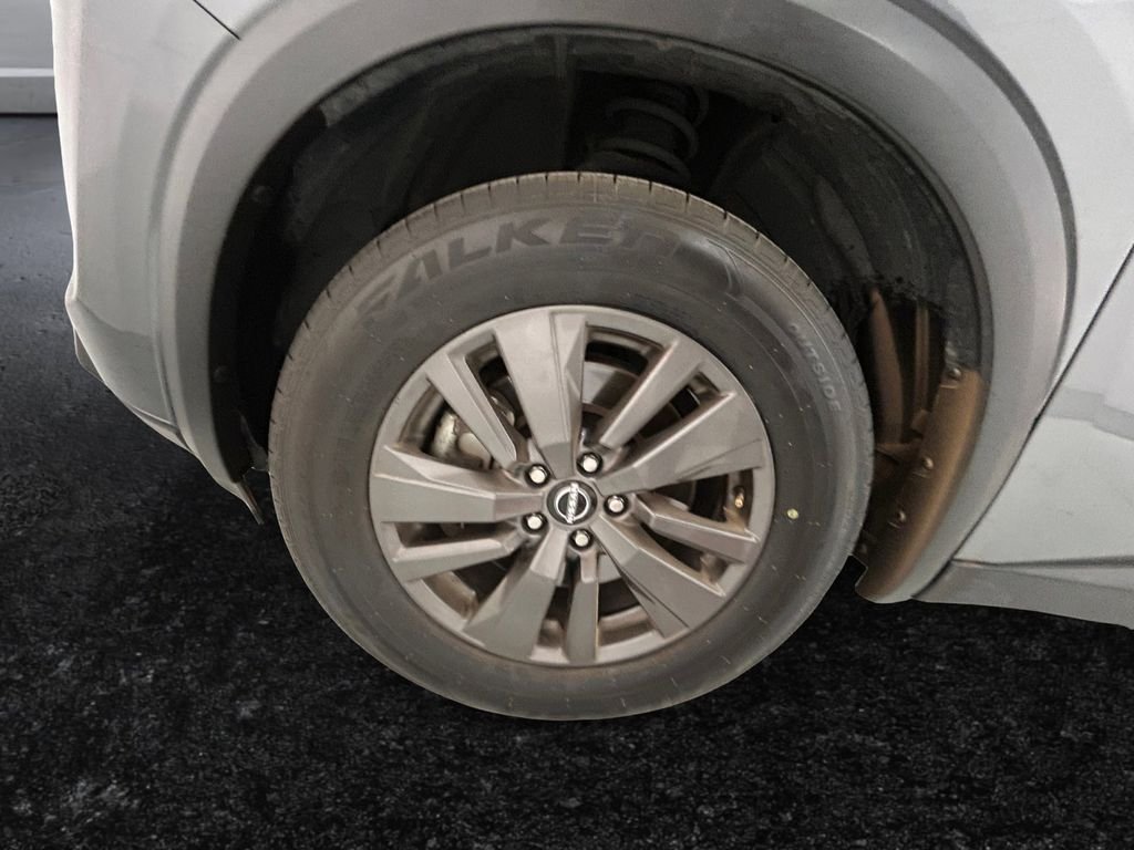 Used 2022 Gray Nissan S image 27