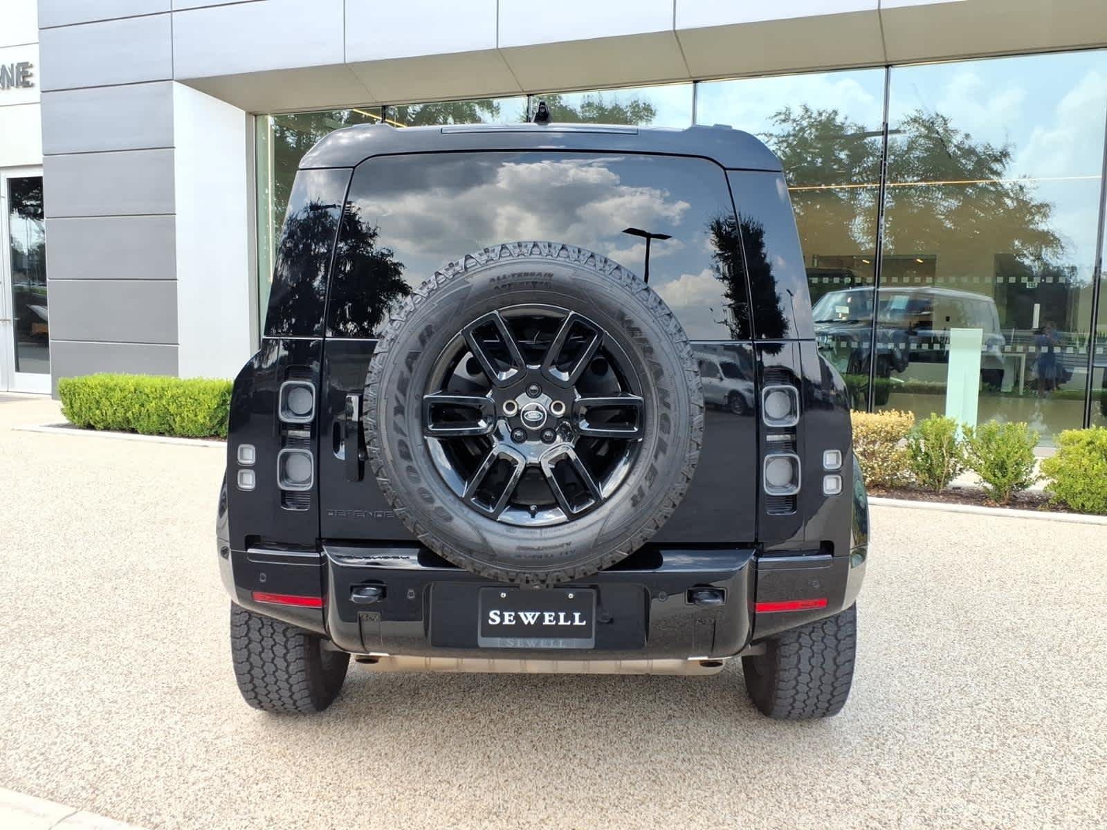 Certified Used 2025 Santorini Black Metallic Land Rover X image 5