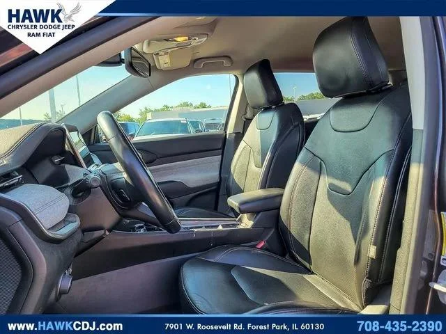 Used 2022 Gray Jeep Latitude Lux image 8