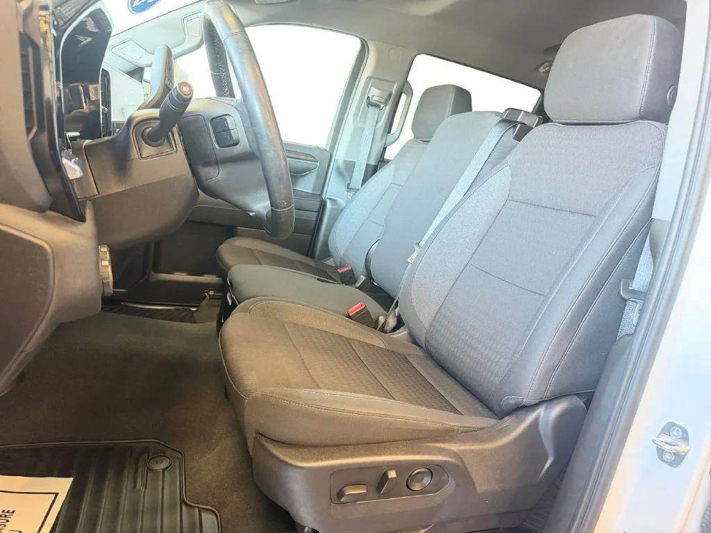Used 2024 Summit White Chevrolet LT (2FL) image 25