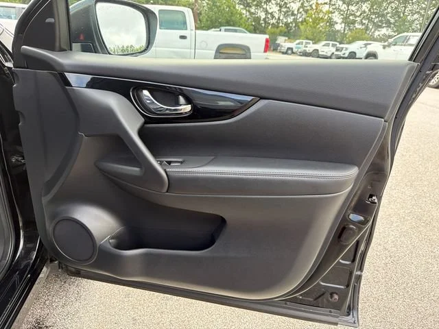 Used 2022 Black Nissan SL FWD Xtronic CVT image 14