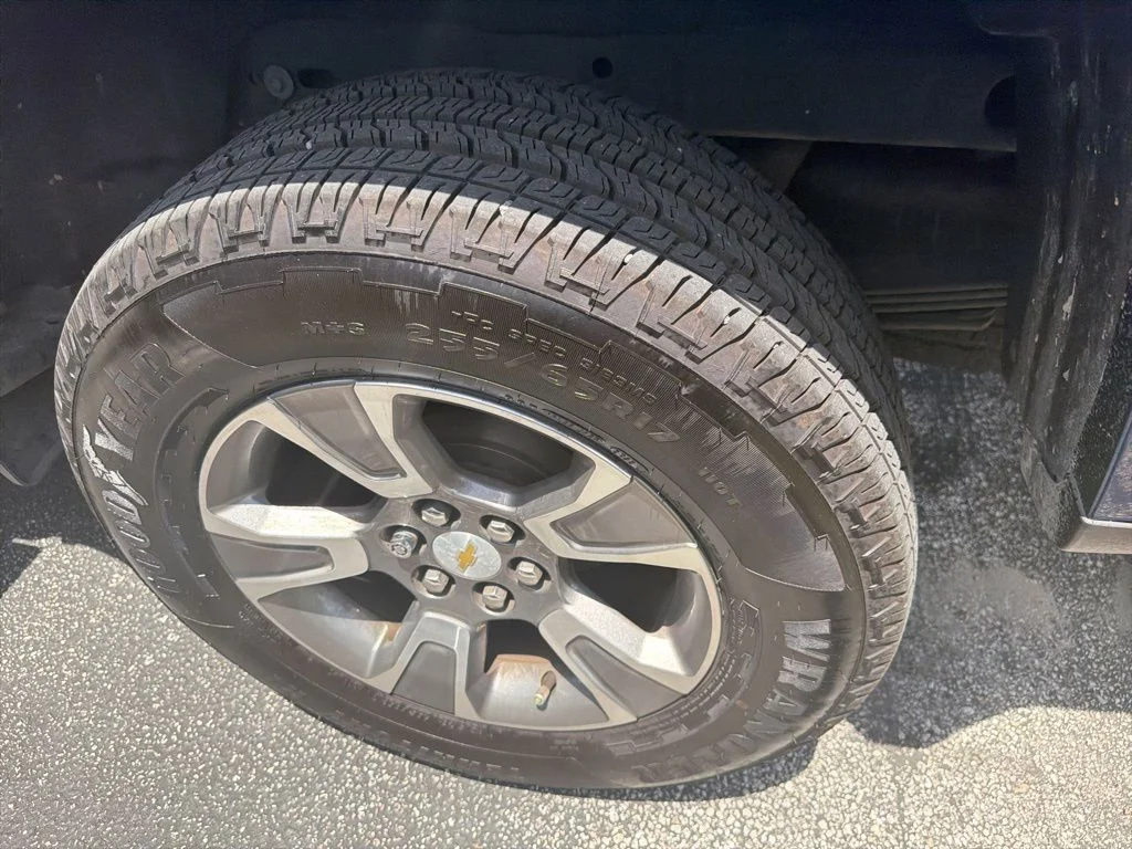 Used 2019 Blue Chevrolet Z71 image 9
