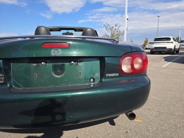 Used 2001 Green Mazda Base image 9