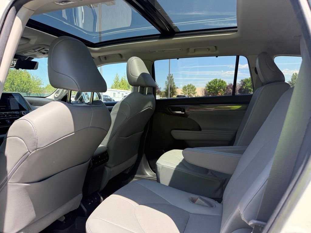 Used 2021 Blizzard Pearl Toyota Platinum image 20