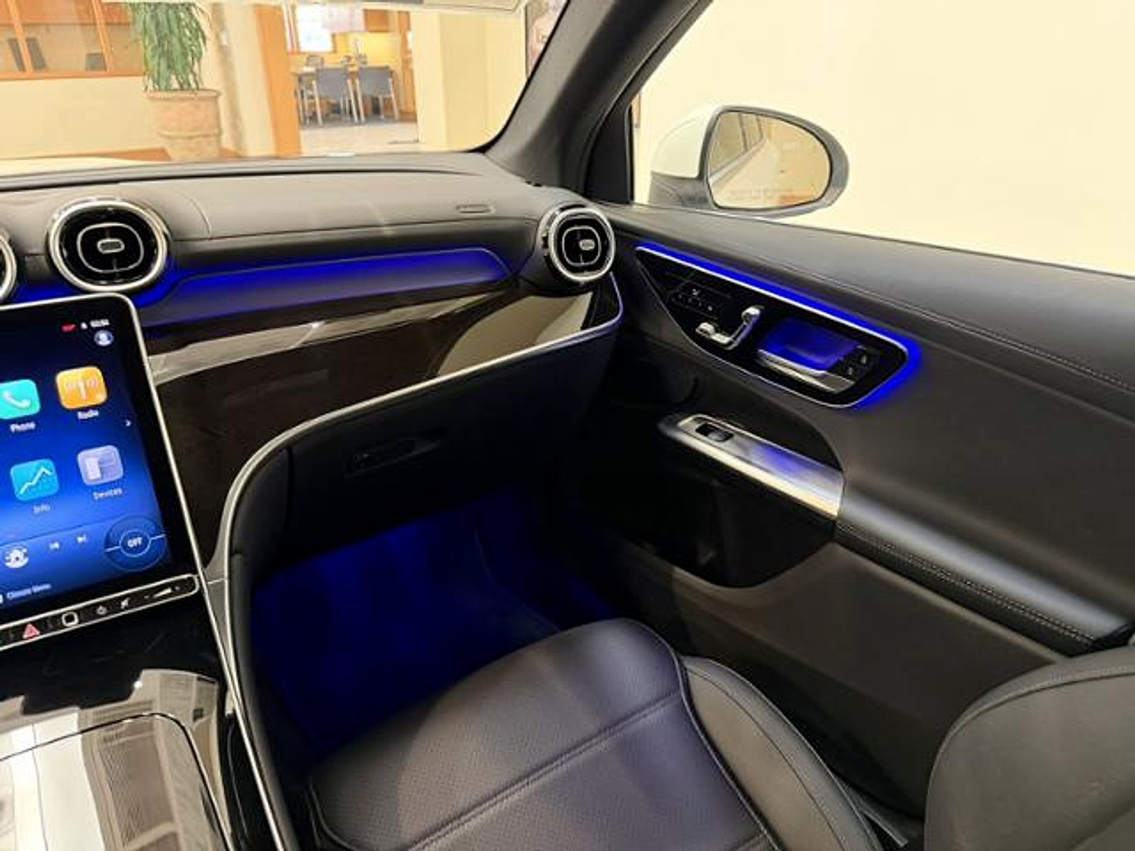 Certified Used 2025 Polar White Mercedes-Benz SUV image 11