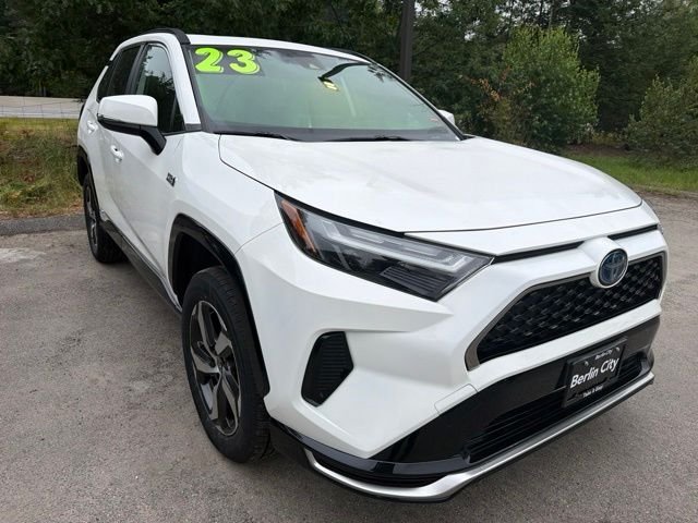 Used 2023 Ice Toyota SE image 3