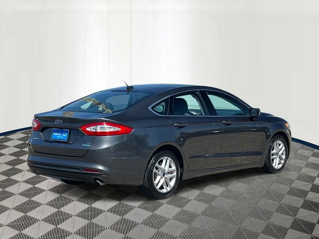 Used 2016 Gray Ford SE image 5