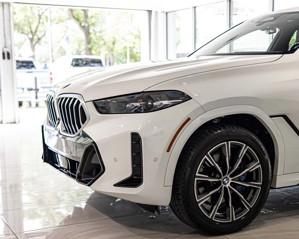 Used 2024 White BMW xDrive40i image 4
