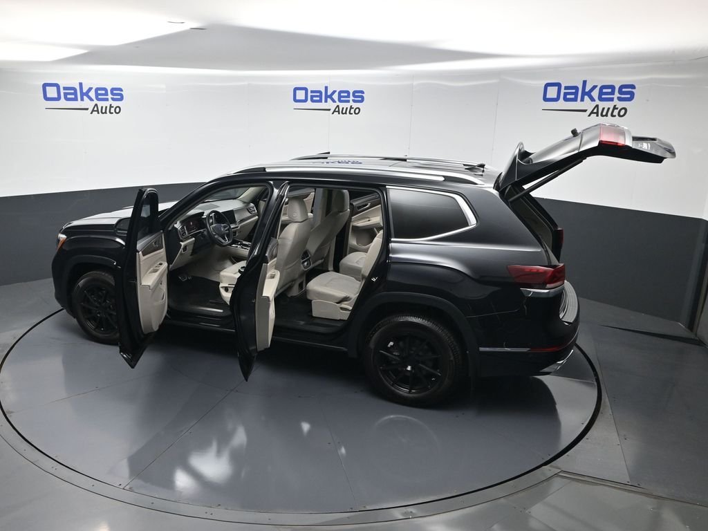 Used 2024 Deep Black Volkswagen 2.0T SEL Premium R-Line image 63