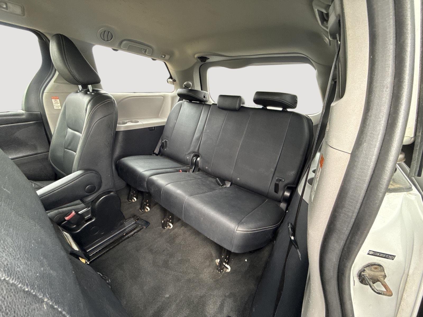 Used 2015 Super White Toyota SE Premium image 28