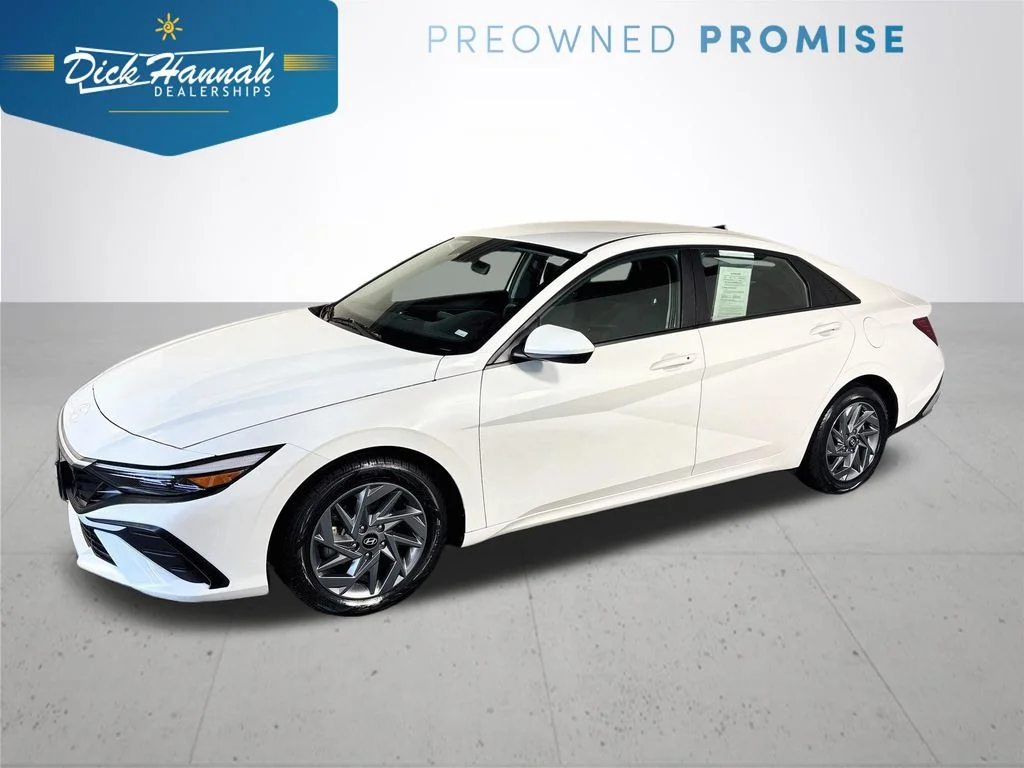 Used 2024 White Hyundai SEL image 1