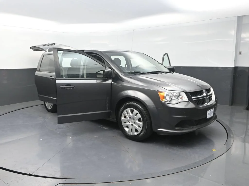 Used 2018 Gray Dodge SE image 29