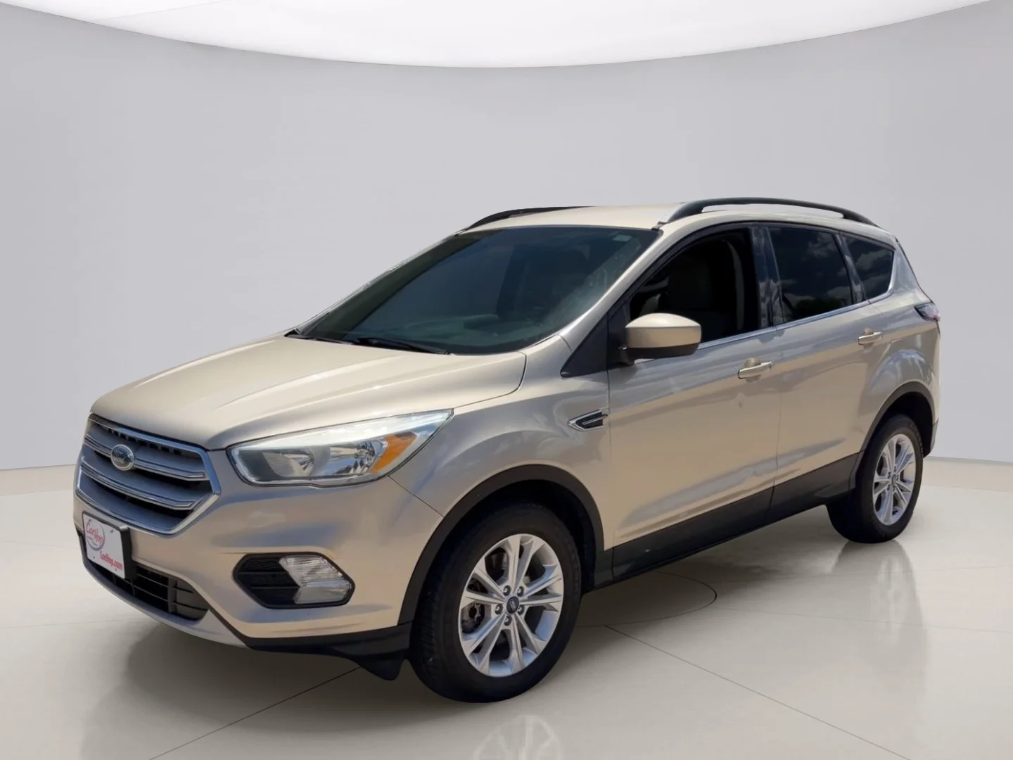 Used 2018 Gold Ford SE 4WD image 1