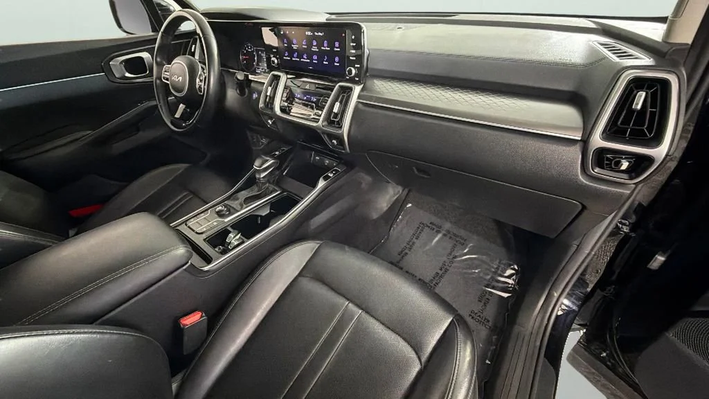 Used 2023 Black Kia S image 39