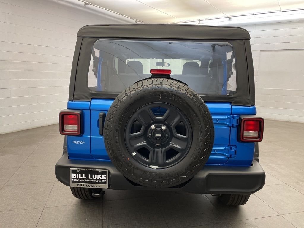 New 2026 Hydro Blue Pearl-Coat Exterior Paint Jeep Sport image 4