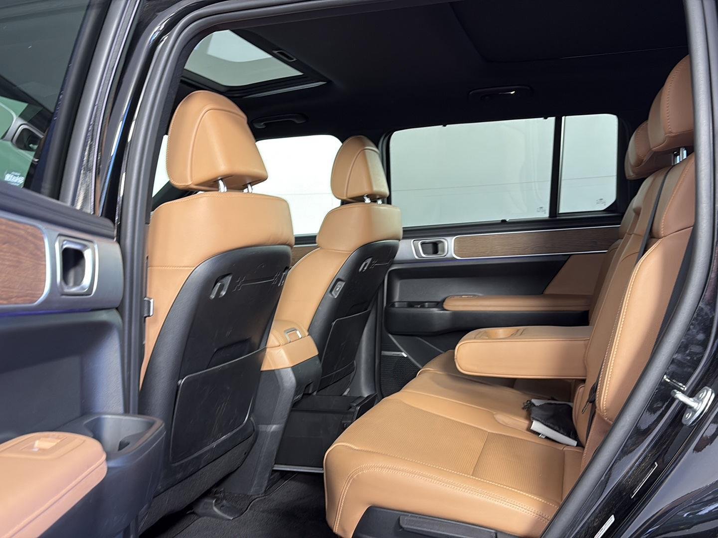 Used 2025 Phantom Black Hyundai Limited image 32