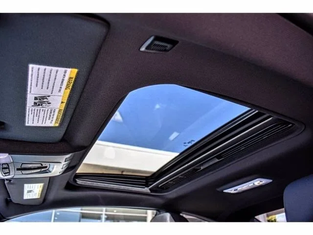 Used 2019 Glacier Silver BMW i xDrive All-wheel Drive image 12