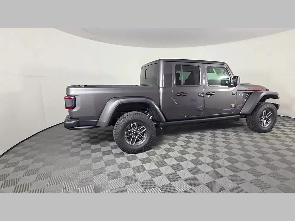 New 2026 Granite Crystal Metallic Clear-Coat Exterior Paint Jeep Mojave X image 25