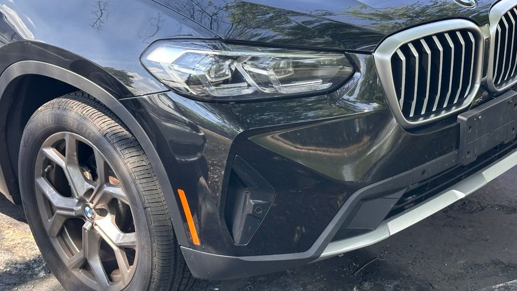 Used 2022 Black Sapphire Metallic BMW xDrive30i image 2