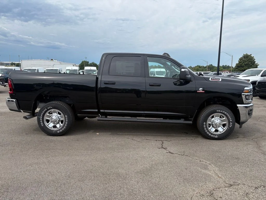 New 2025 Diamond Black Crystal Pearl-Coat Exterior Paint RAM Tradesman image 9