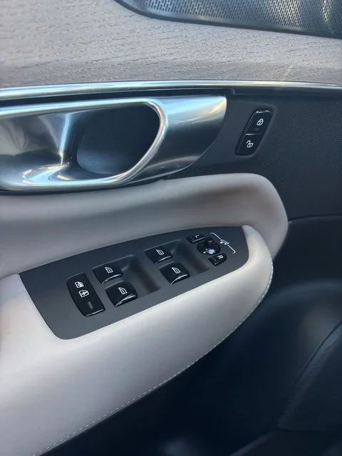 2026 Volvo XC90 Plus - Photo 18