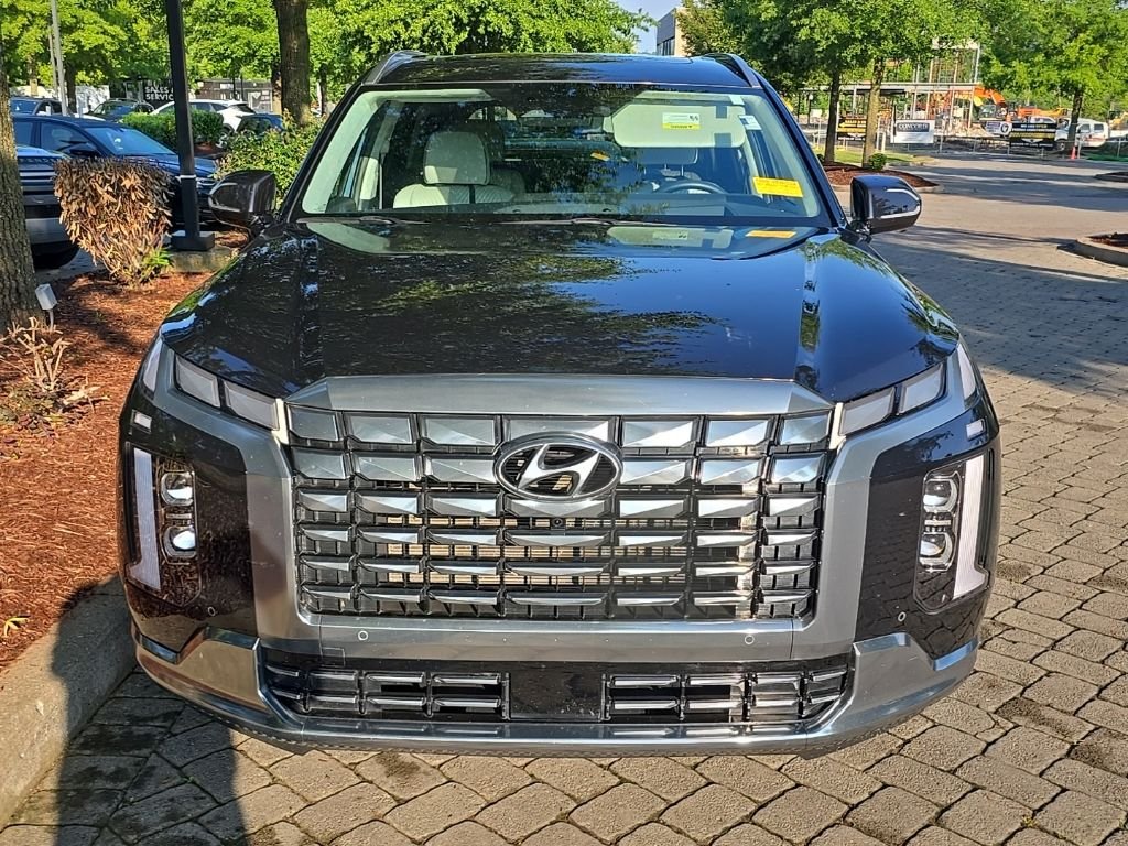 Used 2023 White Hyundai Calligraphy image 3