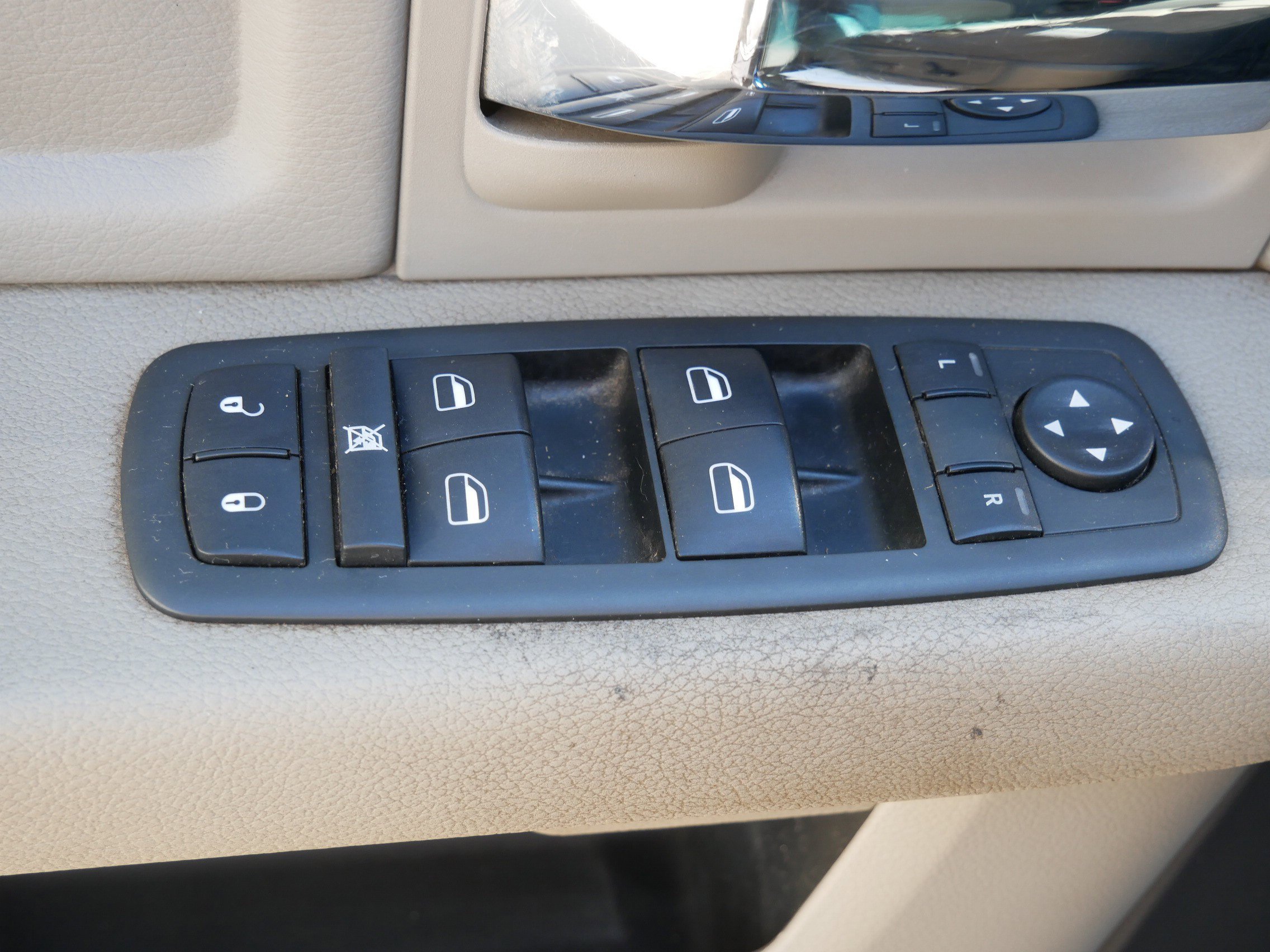 Used 2010 Deep Water Blue Pearl Dodge SLT image 18