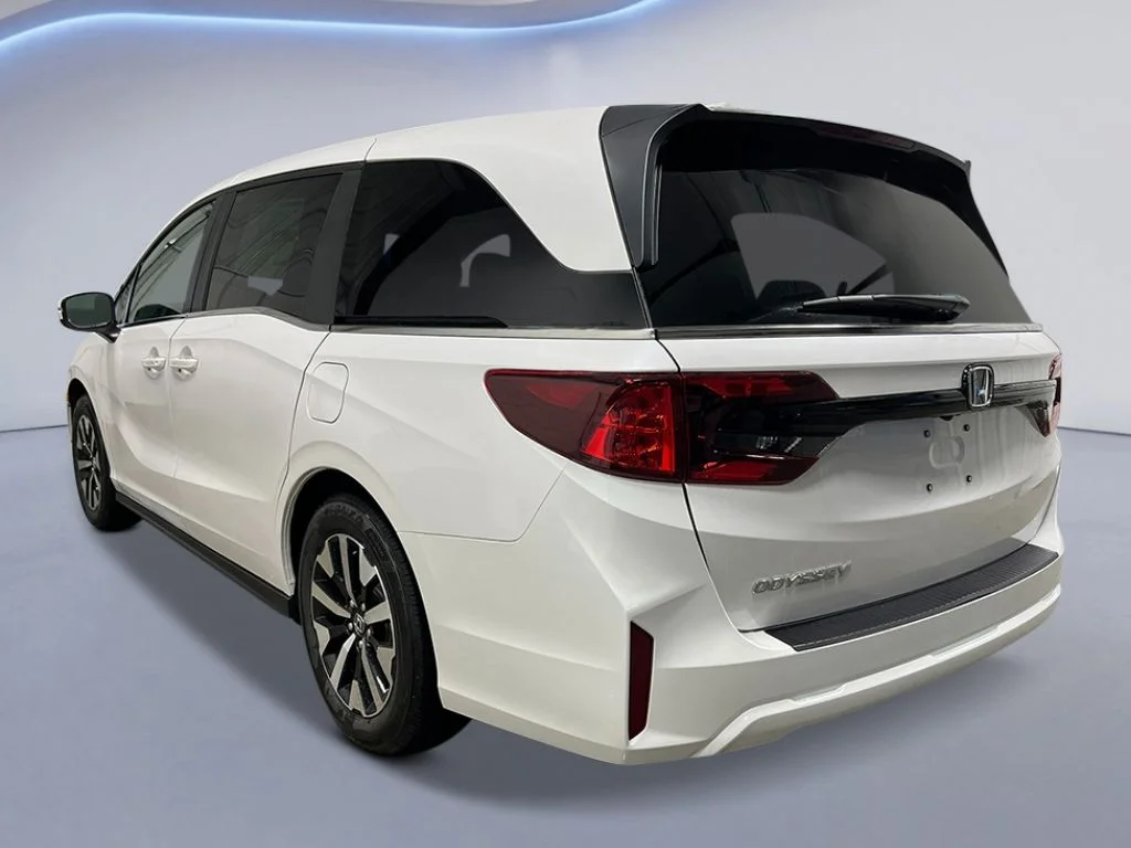 New 2026 Platinum White Pearl Honda EX image 3