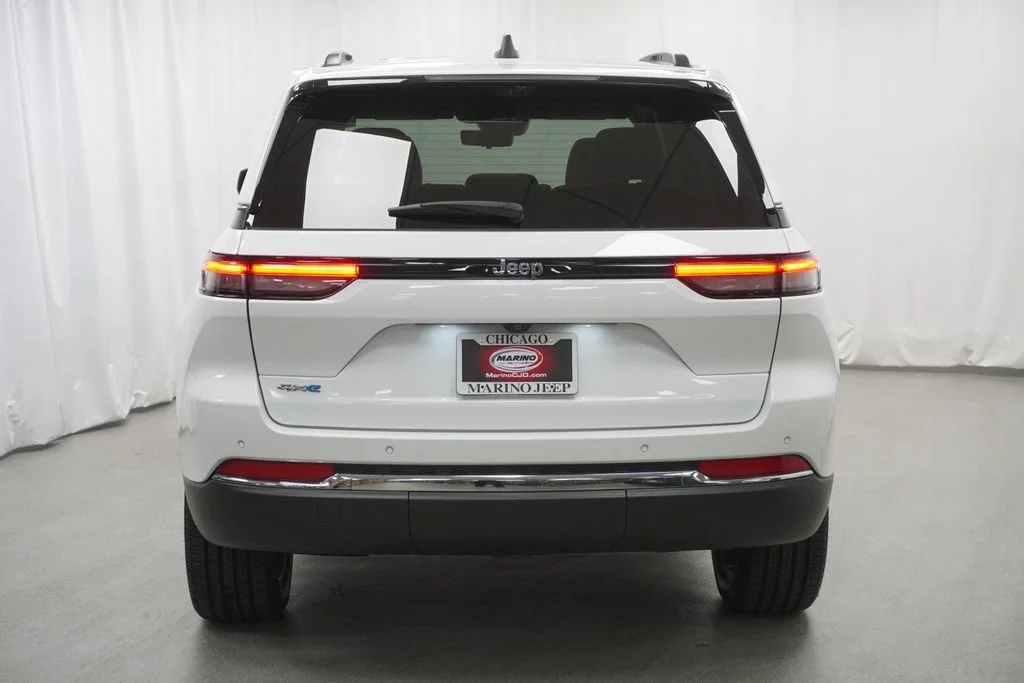 Used 2022 White Jeep 4xe image 12
