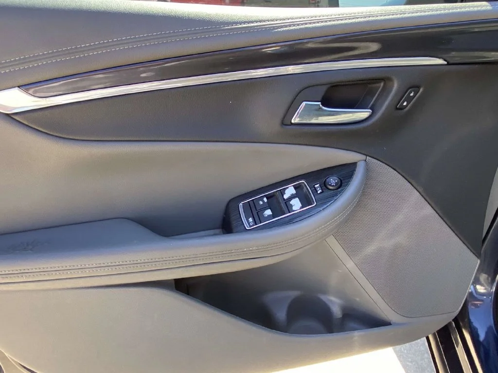Used 2019 Blue Chevrolet LT image 19