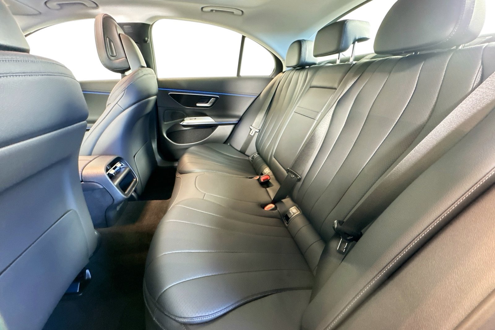 New 2026 MANUFAKTUR Alpine Grey Mercedes-Benz E 350 image 21