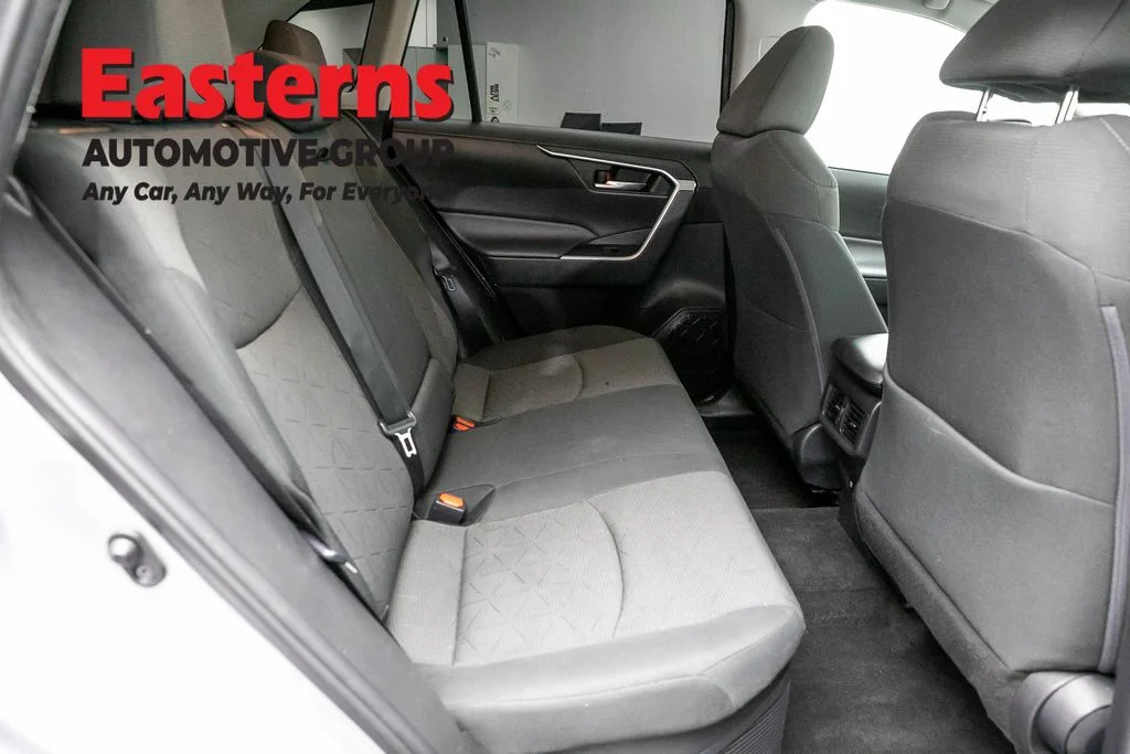 Used 2021 Silver Toyota XLE image 24