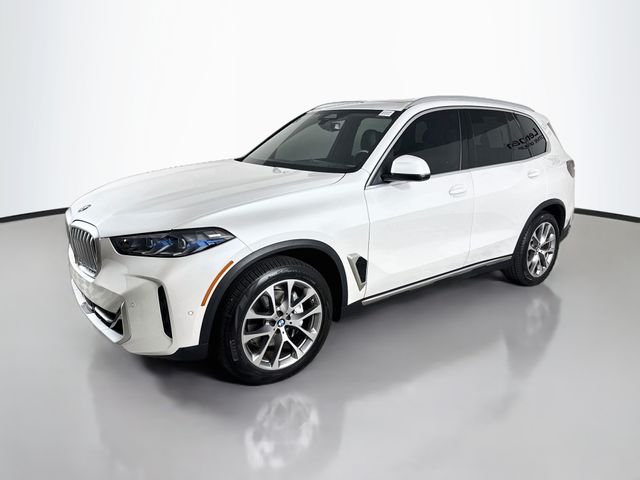 Used 2024 White Metallic BMW xDrive40i image 3