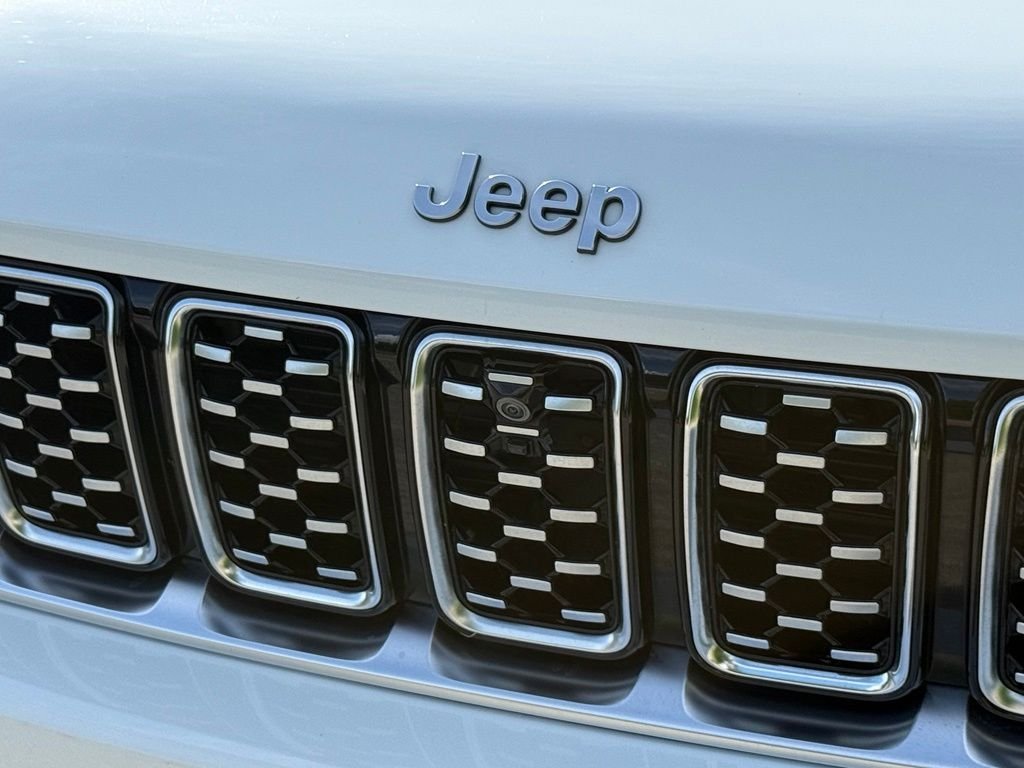 Used 2024 White Jeep Summit image 5