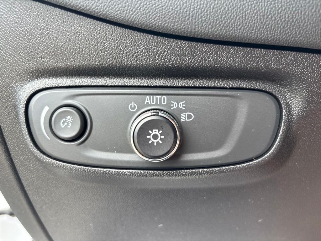 Used 2018 White Chevrolet LT image 19